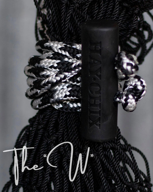 THE ¨W¨- Hay Chix Hay Net Half Bale - 1.75" Opening